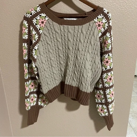 DAVI & DANI Brown and Beige Cable Knit Crochet-Sleeve Sweater - Picture 2 of 8